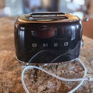 Black SMEG 2-slice Toaster